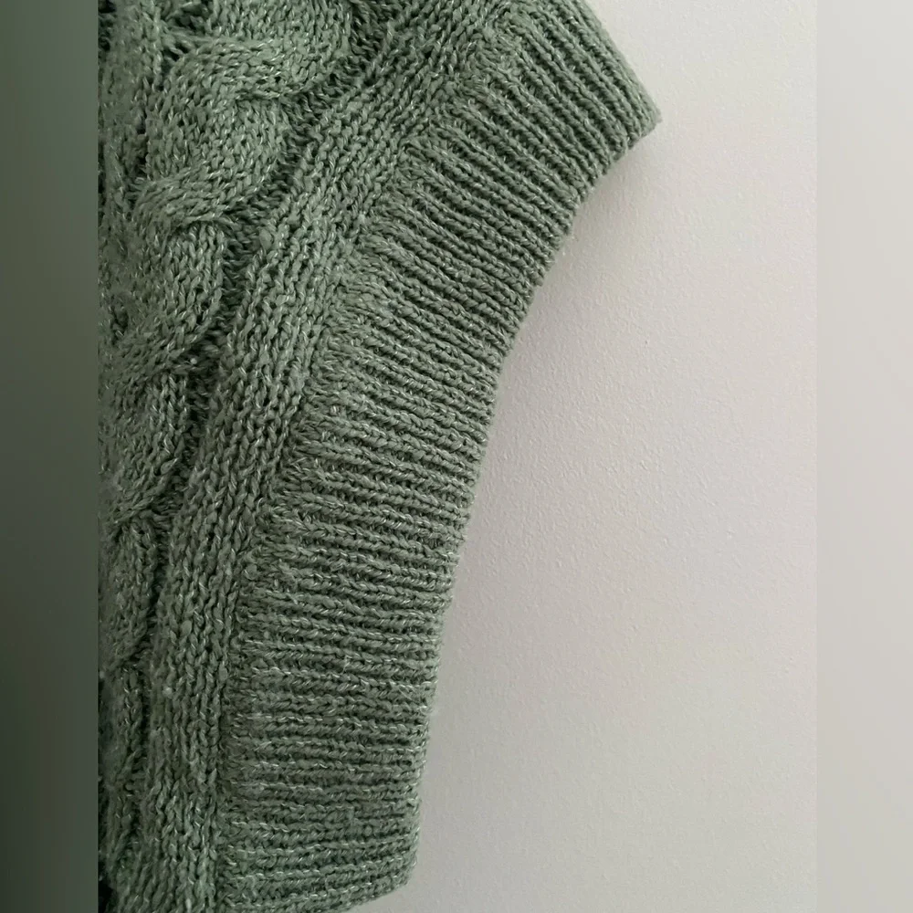 Design History ~ Sage Green Cable Knit Sweater Vest ~ Size L - Picture 3 of 4